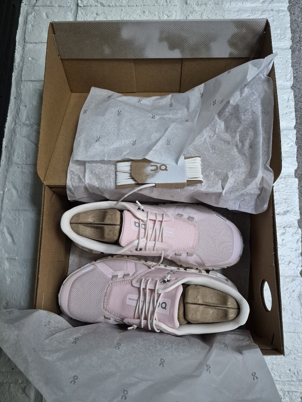 On Women's Cloud 6 Salt/Gardenia Pink Sneakers